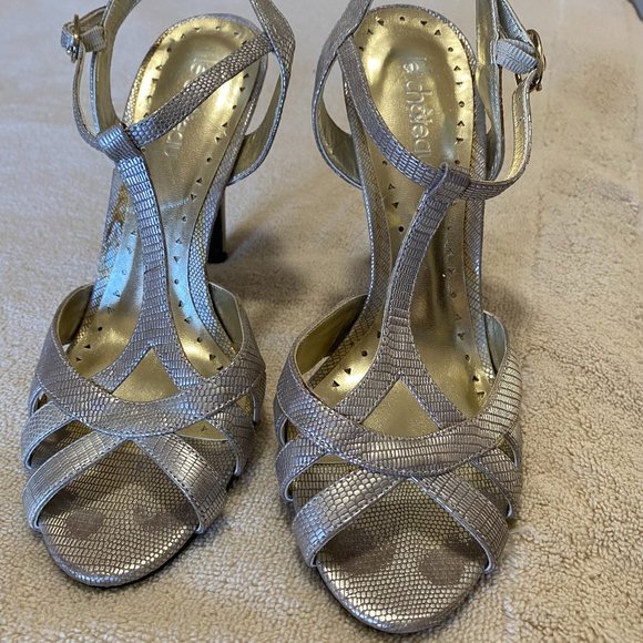 Le Chateau Gold Strappy Shoes - Picture 3 of 9